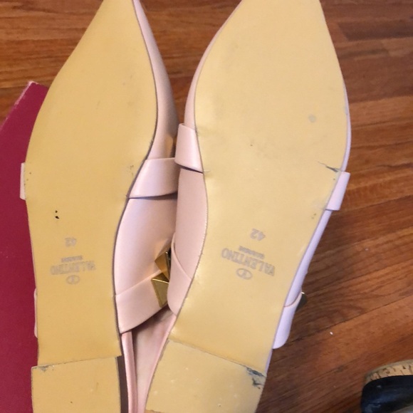 Inspired Roman studded pink pointy toe shoes. Comes with box and dust bag. - Picture 3 of 5